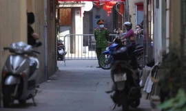 Cảnh sát phong tỏa thực nghiệm hiện trường. Ảnh: T.D