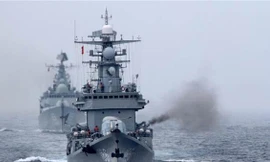 Tàu khu trục Trung Quốc tập trận bắn đạn thật. Ảnh: China.org.cn 