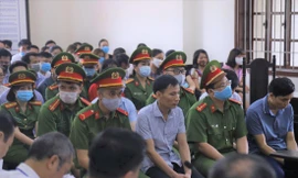 Các bị cáo tại TAND tỉnh Hòa Bình 