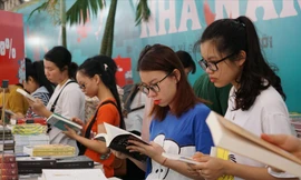 Còn thiếu vắng sách lịch sử hấp dẫn bạn đọc trẻ. Ảnh: TOAN TOAN 