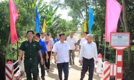 Một cây cầu dân sinh của Tỉnh Đoàn Đồng Nai vừa mới khánh thành, đem lại niềm vui cho người dân địa phương. Ảnh: PV