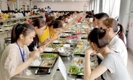 Trong khi tài chính công đoàn kết dư số tiền lớn, khoản kinh phí công đoàn vẫn tiếp tục được đề xuất giữ nguyên. Ảnh: Phạm Thanh 