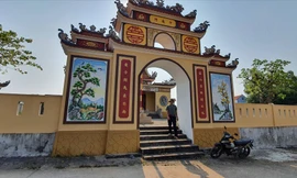 Cổng Đình làng Trung Bính, nơi con cháu của làng khắc ghi tiền nhân để phát huy truyền thống