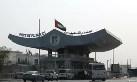 Bên ngoài cảng Fujairah, UAE, ngày 13/5. ảnh: Reuters 