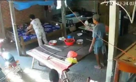 Con trai và con dâu hành hạ mẹ già 90 tuổi ở Chợ Gạo, Tiền Giang (ảnh từ clip). Ảnh: T.L