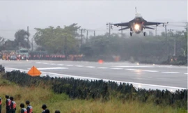 Không quân Đài Loan trong một lần tập cất hạ cánh khẩn cấp trên đường cao tốc