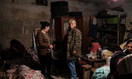 Người dân trong hầm tránh bom ở Stepanakert, thủ phủ của Nagorno-Karabath - Ảnh do Bộ Ngoại giao Armenia cung cấp ngày 28/9 thông qua Reuters 