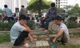 Không có việc làm, lao động giải trí bằng môn cờ tướng