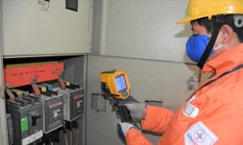 Công tơ trước khi đưa vào sử dụng được kiểm định lại. Ảnh: Bình Phương