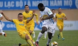 Thanh Hóa (trái) quyết đòi nợ HAGL ngay tại Pleiku ảnh: VSI