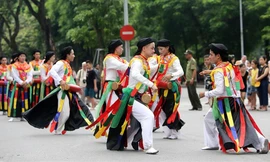 Lễ hội văn hóa đường phố trong khuôn khổ hoạt động kích cầu du lịch. Ảnh: P.V