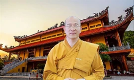 Hòa thượng Thích Gia Quang công bố kết luận đình chỉ mọi chức vụ, chờ cách chức Đại đức Thích Trúc Thái Minh Ảnh: NHƯ Ý 