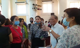 Ông Hà Đức Trụ, Phó Hiệu trưởng ĐH KD&CN tại buổi đối thoại với sinh viên hôm 26/9 