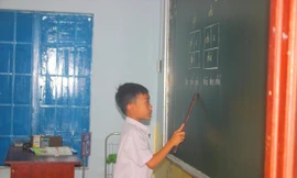 Học sinh lớp 1 Trường Tiểu học Lê Lợi ở tỉnh Đắk Lắk