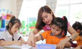 Giáo viên chưa yên tâm đứng lớp khi thu nhập có thể bị giảm. Ảnh: Thế Đại 