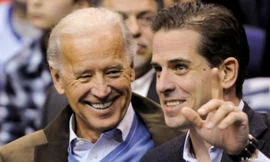 Cha con Joe Biden và Hunter Biden 