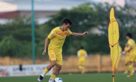 Văn Quyết liệu sẽ được HLV Park Hang Seo sử dụng cho Vòng loại thứ 2 World Cup 2022?. Ảnh: Anh Tú