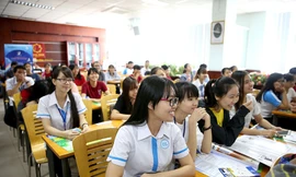 Nhiều sinh viên ra trường không tìm được việc làm. Ảnh: Hồng Vĩnh