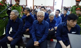 Phiên tòa hiện đang vào phần xét hỏi. Ảnh: Tân Châu 