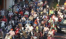 Các tuyến đường cửa ngõ sân bay Tân Sơn Nhất thường xuyên ùn tắc dịp tết. Ảnh: Ngô Bình