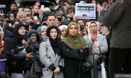 Người Hồi giáo ở Pháp biểu tình phản đối tư tưởng kỳ thị Hồi giáo. Ảnh: Getty Images 