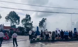 Đắk Lắk: Đội chữa cháy của doanh nghiệp hỗ trợ cùng lực lượng chức năng kịp thời khống chế đám cháy nhà dân