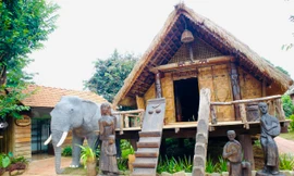 Vẻ đẹp buôn cổ giữa lòng thành phố cà phê