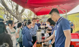 Đông nghịt khách đến Buôn Ma Thuột uống cà phê miễn phí