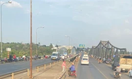 Người đàn ông nhảy cầu tự tử trong khi chờ thi hành án