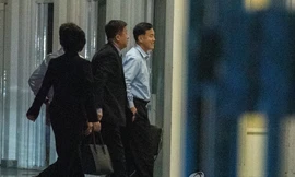 Ông Kim Hyok-chol (thứ hai từ phải qua) tại Hà Nội