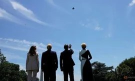 Tổng thống Mỹ, Ba Lan và các phu nhân chứng kiến màn trình diễn của các máy bay F-35