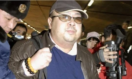 Kim Jong Nam tới sân bay Bắc Kinh hồi tháng 2/2007 (Reuters/Kyodo)