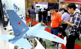 Mô hình máy bay huấn luyện Yak-130