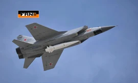 Máy bay tiêm kích MiG-31 mang theo một tên lửa siêu thanh