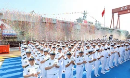 Hạ thủy tàu Type- 075