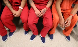 Nhà tù tư nhân Mỹ hốt bạc nhờ bóc lột người nhập cư