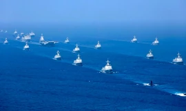 Mỹ cáo buộc Trung Quốc vi phạm chủ quyền của các quốc gia nhỏ hơn . Trong ảnh: tàu chiến Trung Quốc trong một lần tập trận ở biển Đông