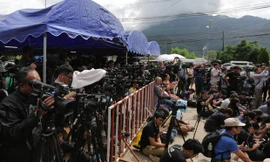 Cả một đội quân báo chí đổ đến Chiang Rai, Thái Lan