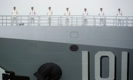 Diễu binh hải quân, Trung Quốc ‘khoe’ khu trục hạm mới nhất