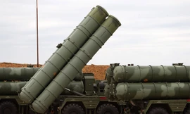 Một khẩu đội S-400 có 4 xe phóng, mỗi xe có 4 ống phóng