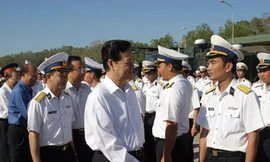 Thủ tướng thị sát ‘lá chắn thép’ Bastion trên biển