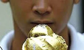 Đại gia thí mạng với trào lưu… nuốt vàng