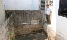 Ông Awirut Nathip nuôi cá sấu để trông nhà