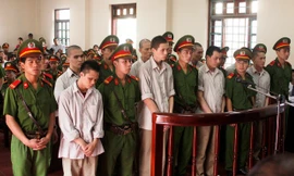 Các bị cáo tại phiên xét xử sơ thẩm ngày 13/7