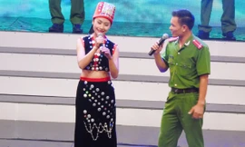 Cảnh sát hóa thân thành sơn nữ xinh đẹp