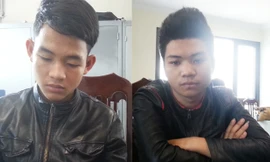 Đức Anh (trá) và Thế Dũng tại cơ quan điều tra