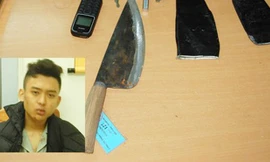 Phụng và tang vật liên quan tại cơ quan điều tra. Ảnh: ANTĐ