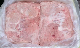 Nhiều thùng nầm lợn đã bốc mùi khó chịu