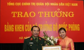 Vinh danh họa sỹ vẽ cờ Tổ quốc ở Trường Sa lớn