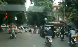 Clip: Thanh niên phóng xe đâm thẳng vào CSGT